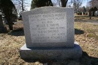Everett Thurlo & Bessie (Shute) Noyes monument