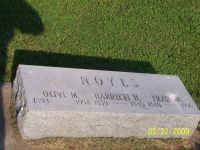 Frank A. & Harriett (Hanglester) and daughter Olive M. Noyes gravestone